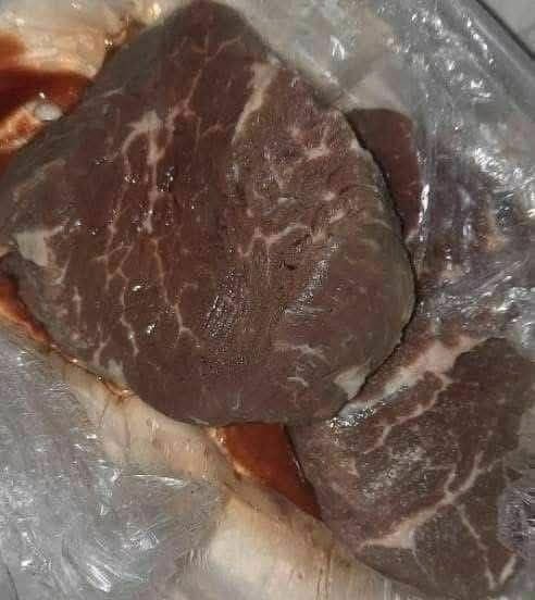 Is this gray steak okay to eat? We took it out of the fridge and it was like this. Any idea why it’s gray? This was supposed to be dinner, and we don’t want to throw it away. full article in first comment